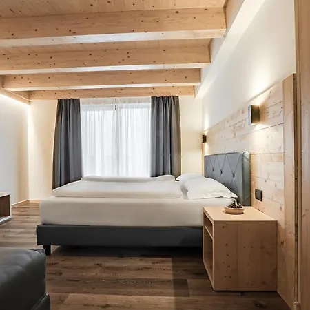 Alpenrose アパートホテル